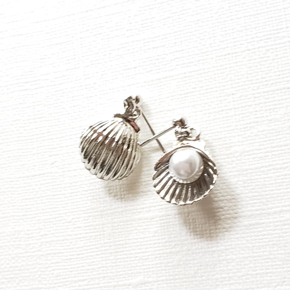 Silver plated ball post earring w/ peral shell - Picture 4 of 6
